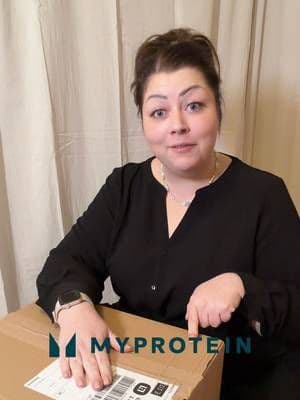 Annonce @myprotein | HAUL TID 😍💪 Jeg har bestilt en masse lækkert hjem fra MyProtein - Så lad os unboxe sammen! HUSK! Du kan spare penge ved at bruge min rabatkode: KJELDBJERG 🙌 IDAG får du -45%, men du kan altid bruge koden med forskellig rabat. Og HUSK! Sidste dag idag, hvis du skal nå at have pakken inden jul 📫🎄 Har du prøvet produkter fra MyProtein endnu?? Shop via link i bio #ad #myproteinnordics #haul #protein #weightlossjourney