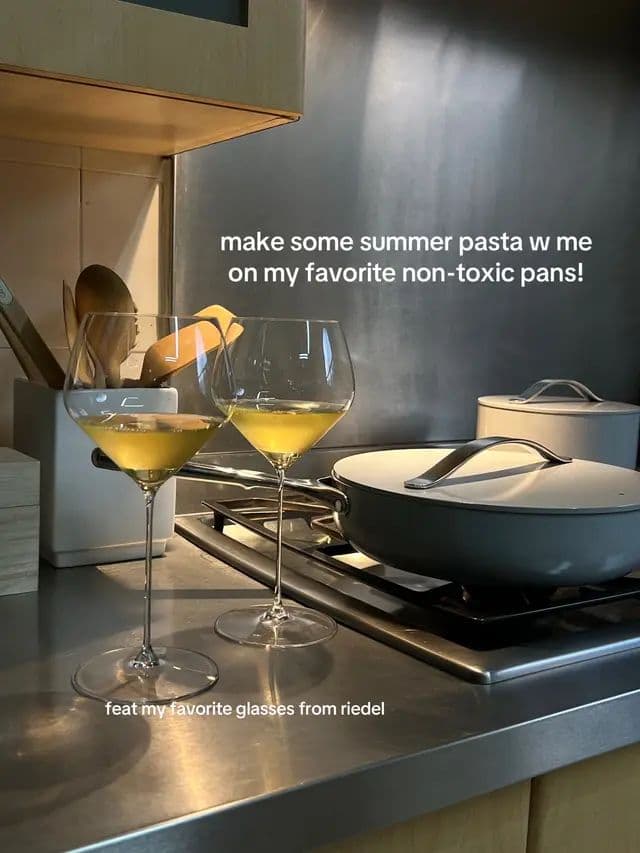 My all time favorite pans ive had for 4+ years @Caraway Home use code LHR for 10% off. Also big love to @SAUZ summer lemon marinara, such a unique & delicious flavor!! #friendsofcaraway