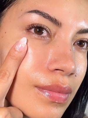 ✨ Si tu piel necesita calma, nutrición y reparación profunda… esta es LA crema. La Centella Probio-Cica Enrich Cream de @SKIN1004 US deja la piel suave, hidratada y sin irritation. Ideal para piel sensible, seca o con barrerita dañada. 🌿💛 Mi favorita para noches donde quiero despertar con la piel de bebé. #s#skin1004c#centellaT#TikTokMadeMeBuyItk#koreanskincarek#kbeauty