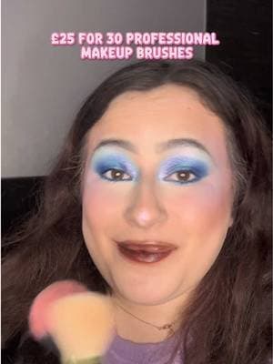 Simple girl maths is saving £275 on the @PLOUISE 30 pc of brushes! #fyp #beautycrush #plouise #tiktokmademebuyit #dealdrops