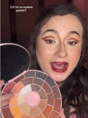 Yep you heard that right! It’s currently £10 for @PLOUISE off the record water activated eyeliner palette 👀 #plouise #eyeliner #graphiceyeliner #dealdrops #tiktokmademebuyit