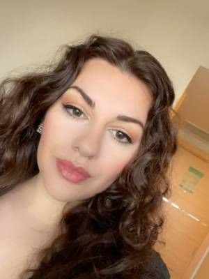 So obsessed witb my makeup from this video 😍 this was during my trip in Turkey #instanbul #turkey #tiktokshop #stilacosmetics #hudabeauty #doublewearfoundation #naturalhair #curlyhair #teamwork #creatorsearchinsights