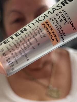 La crema para ojos de Peter Thomas Roth se ha vuelto un básico para reducir la apariencia de bolsas y ojeras al instante.Su fórmula ayuda a tensar y suavizar el contorno de ojos, dejando una mirada más fresca, firme y descansada. Perfecta para esos días de cansancio o antes del maquillaje .👀 #tiktokshop #peterthomasroth #eyes #skincare #eyecream @Peter Thomas Roth Labs