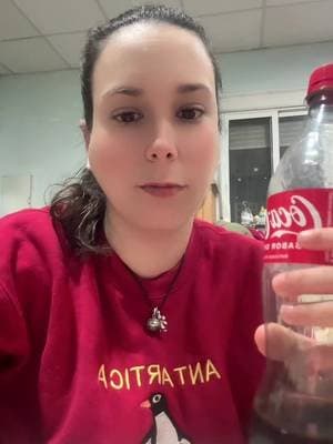 🥤 ¿Tu nevera también está llena de botellas abiertas con restos de Coca Cola? 🙃 Yo he encontrado la solución perfecta en TikTok Shop: latas a solo 0,55€ cada una. 😍 Frescas, prácticas y sin desperdicio. ¡Adiós a las botellas medio vacías! 🙌 Aprovecha esta oferta y haz que tu nevera respire. 🥤✨ #CocaCola #TikTokShop #TipsPrácticos #ahorrointeligente