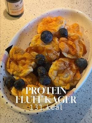 Annonce @myprotein | PROTEIN FLUFF KAGER 😍💪 ✨ Få rabat med koden: KJELDBJERG ✨ Kun 131 kcal (uden toppings) og vilde 22,8g protein!!! Top med dine yndlingsbær og sirup! På MyProtein finder du deres Syrup med smag af butterscotch/karamel, ahorn, chokolade, golden og hindbær. * 230g pasteuriserede æggehvider * 5g vaniljesukker * 12 dråber butter biscuit Flavor Drops fra My Protein Så nemme, søde og lækre! Skal du smage??? 😍 #ad #myproteinnordics #nemmad #vægttabsrejse #protein