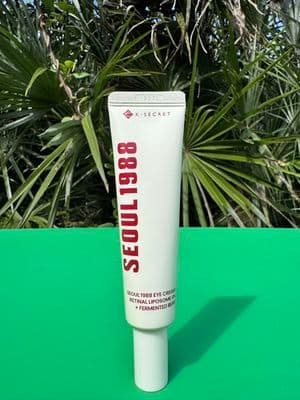 Bye bye, dark circles 👋 Dark circles, fine lines, tired eyes? I tested this for 6 days so you don’t have to… Meet the Seoul 1988 Retinal Eye Cream - powered by 4% Retinal Liposome and fermented bean extract for real, visible results. From Day 1 to Day 6, I noticed smoother texture, reduced puffiness, and a brighter under-eye area. The formula is non-greasy, creamy, and absorbs beautifully - perfect even for sensitive skin. What makes it special? • Retinal Liposome 4% – 11x faster than retinol • Bakuchiol, Vitamin C, E & 3 peptides – anti-aging + collagen support • Reef-safe, free from harsh ingredients Available at: Amazon, YesStyle (use my discount code: SAFJB5OF), Stylevana & Stylekorean. @KSECRET Store US @KSECRET GLOBAL #ad #Gifted #KSECRET #Seoul1988EyeCream #RetinalSkincare #KBeautyRoutine #Glow_with_Ania #SkincareThatWorks