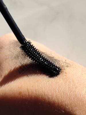Maybelline Sky Tubes Mascara ✨ Long, defined lashes that stay put all day without smudging. 👀✨ And the best part? It re