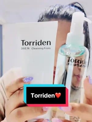 Double cleansing isn’t extra. It’s essential. 🫧✨ Especially with @TORRIDEN US @𝗧𝗼𝗿𝗿𝗶𝗱𝗲𝗻 토리든 ⬇️⬇️ ➡️Removes sunscreen, makeup, and excess sebum effectively ➡️Prevents clogged pores and breakouts ➡️Balances skin without stripping natural oils ➡️Supports a healthy skin barrier (pH-balanced) ➡️Improves product absorption (serums, moisturizers) ➡️Brightens dull skin and improves texture ➡️Reduces blackheads and congestion ➡️Suitable for sensitive and acne-prone skin ➡️Keeps skin hydrated and smooth ➡️Leaves skin feeling clean, not tight or dry #kbeautymakeup #kbeautyfinds #kbeautyproducts #koreanskincare #koreanbeautyproducts #doublecleasning #torriden #collaboration #prpackage #viral #trend #fyp #oshinkosansar