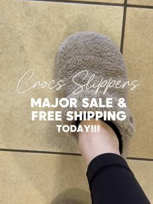 Crocs absolutely out did themselves with these slippers! Just saw they’re on sale and free shipping!!! Selling fast ‼️ ##crocs##crocsslippers##slippers##crocsgang ##tiktokshoprestock##creatorboostcamp##ttsspringglowup##tiktokshopmademebuyit##tiktokshopcreatorpicks#ttslevelup @Crocs