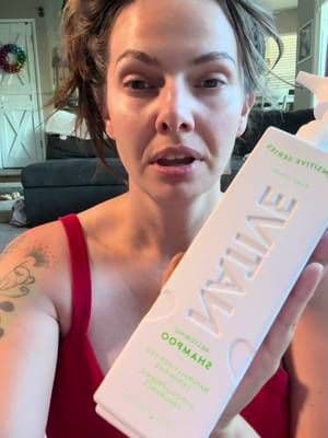 Trying to hide my nails I just came in from the garden 😂 I love my current shampoo but wanted to give this a try. 3/5, my hair wasn’t more or less frizzy. Great packaging easy to pump out if bottle. Hair feels about the same after a few washes with this. #complimentary #GiftedByNative #NativeBareMelonHairCare @influenster @Native
