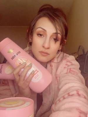 I am obsessed with the dove cookie, crumble Collab, body washes and scrubs, loving it 🥰 @Dove Beauty & Personal Care #dove #CookieCrumble #Obsessed #LovingIt #Amazing #hautdropsdntheglow #TikTok #TikTokShop #TikTokCreator #Self-care